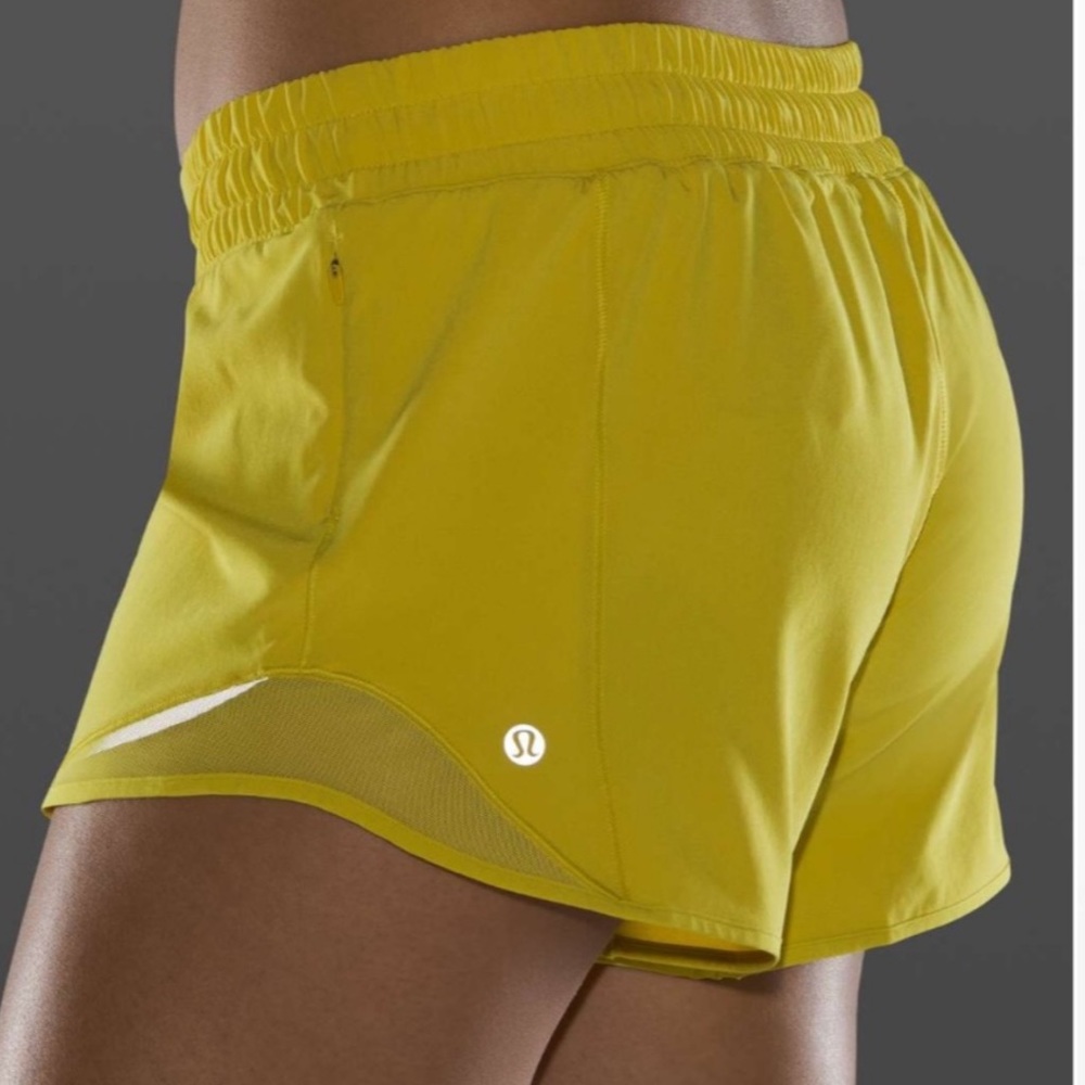 Lululemon Hotty Hot lined short in size 10, 4in inseam